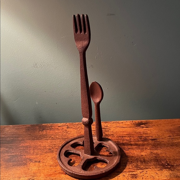 Cast Iron Papertowel holder - Picture 2 of 8